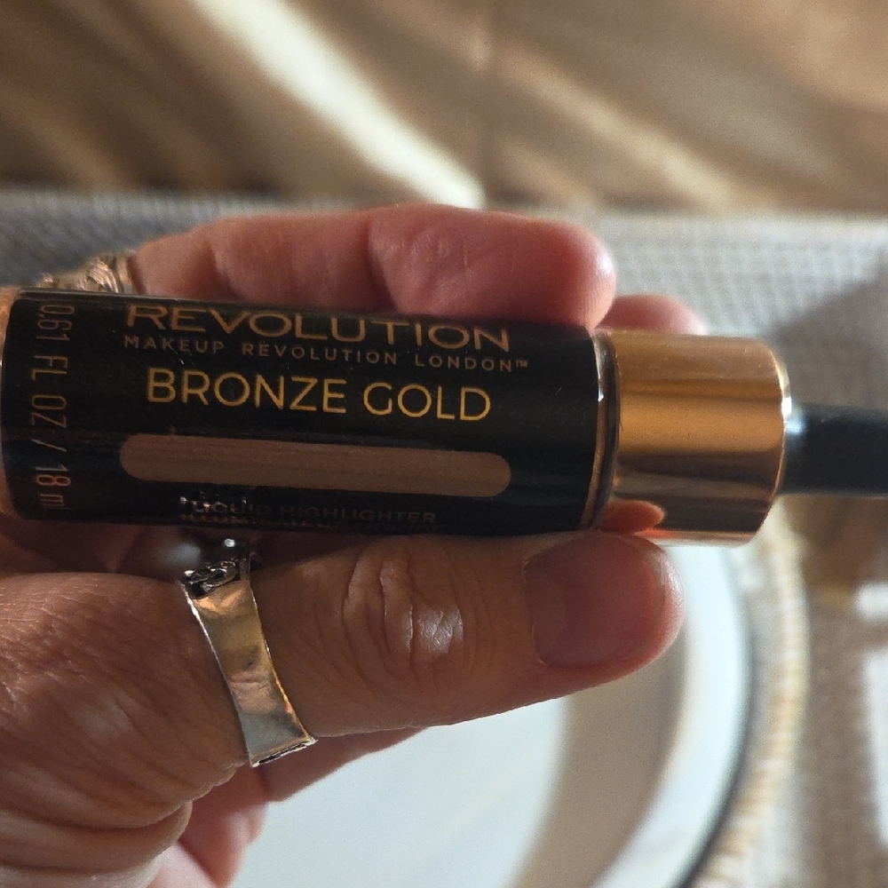 14 piece Makeup Revolution Foundation and Skincare Set - Picture 10 of 12